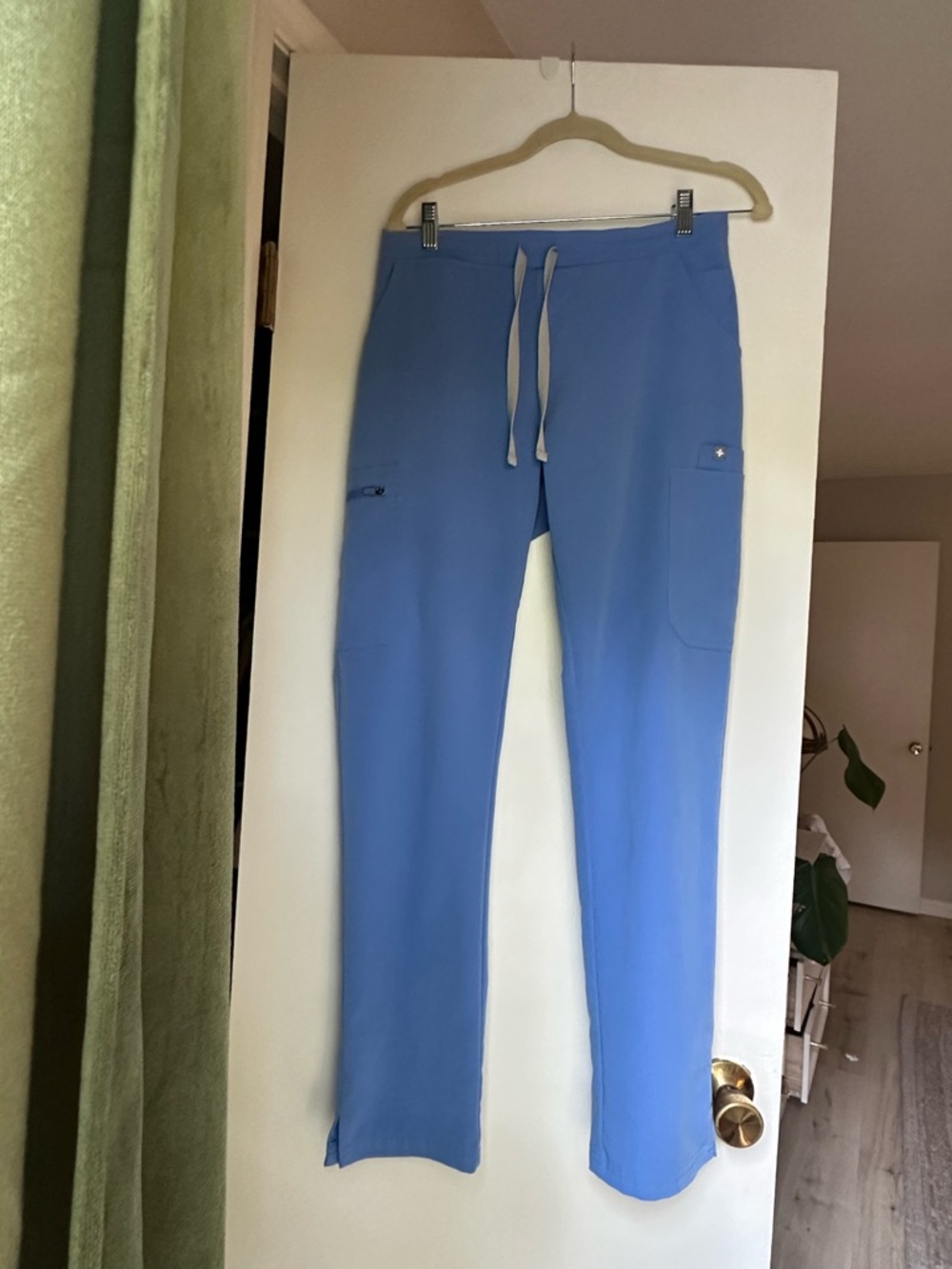 Figs Women’s Straight Leg Scrub Pants in Ciel Blue